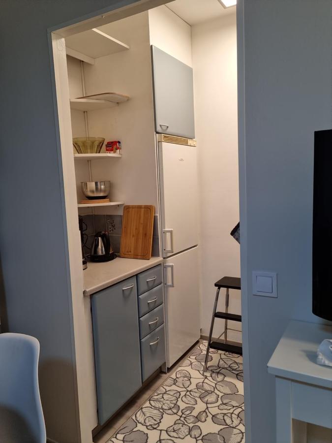 Kompakti Yksioe Numero 3 Pienkerrostalossa Appartement *