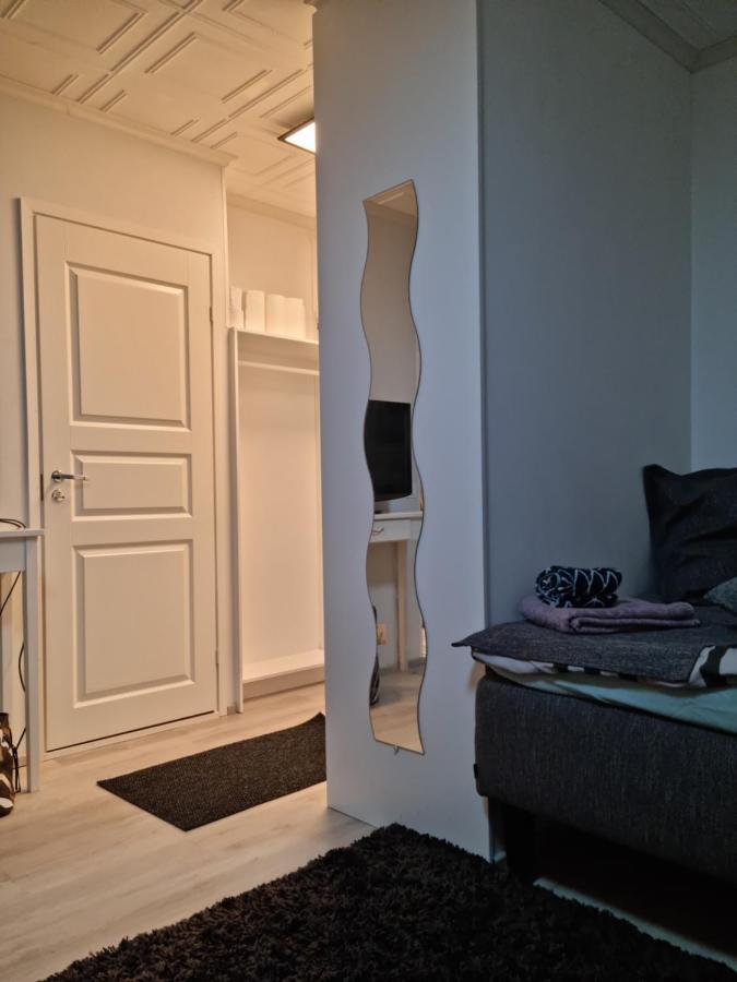 Kompakti Yksioe Numero 3 Pienkerrostalossa Appartement *